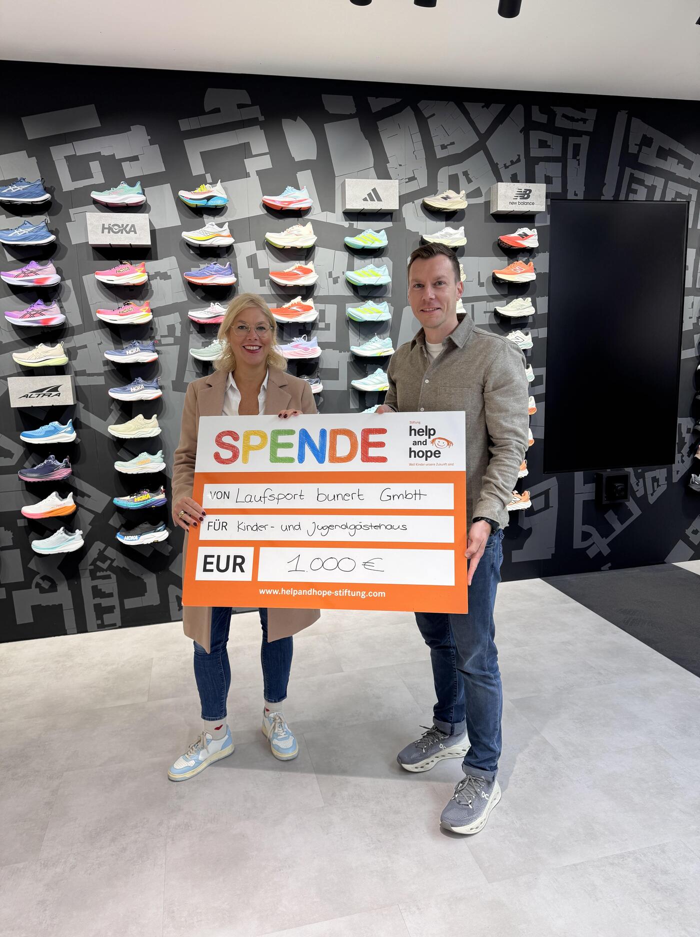 Schritt für Schritt die Chancen von Kindern und  Jugendlichen verbessern: Daran arbeitet die help and hope Stiftung mit der  Unterstützung einer Spende von Laufsport bunert. (Foto: help and hope Stiftung) 
