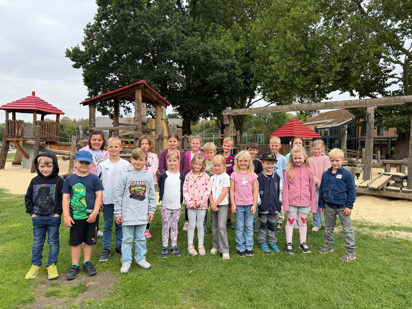  Ferien für alle: Insgesamt verbrachten rund 500 Kinder mit  und ohne Behinderung eine abwechslungsreiche Ferienwoche auf Gut  Königsmühle. (Foto: help and hope Stiftung) 
